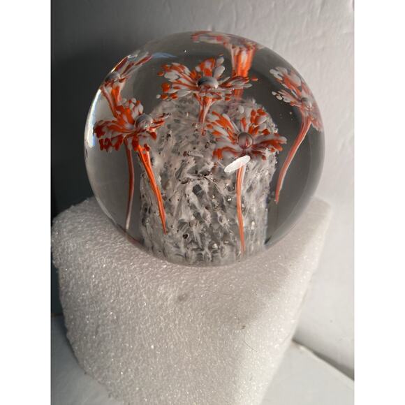 Vintage Round Handblown Art Glass Paperweight Six Stemmed Red & White Flowers - Picture 3 of 14